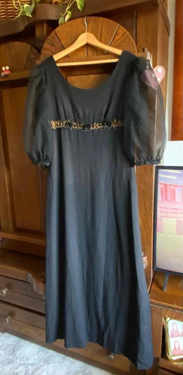 Vestido largo de festa com pedraria e mangas de farol em tule – photo 2